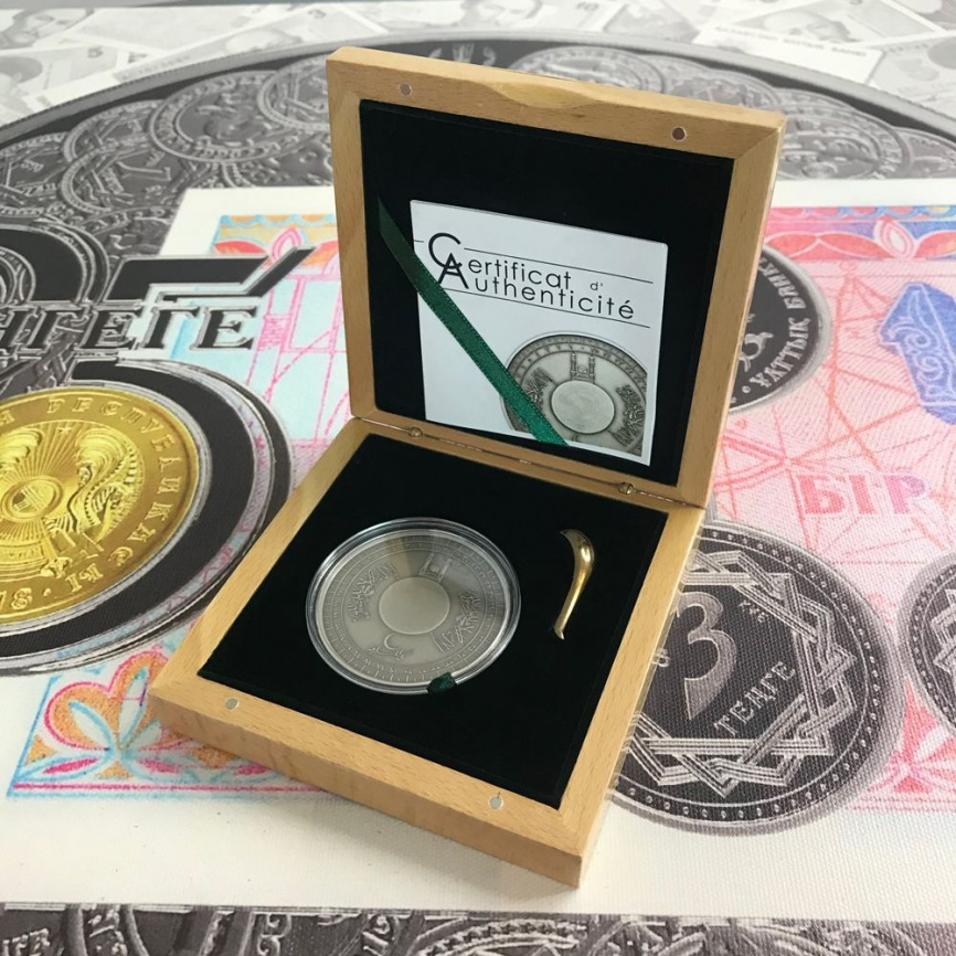 Компас на Мекку - серебряная монета | 1500 франков | 2010 год фото 2