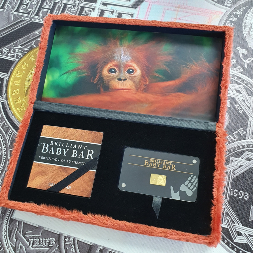 Золотая монета с бриллиантом "Детеныш орангутанг" - о.Ниуэ, 5 долларов, 2013 год фото 5