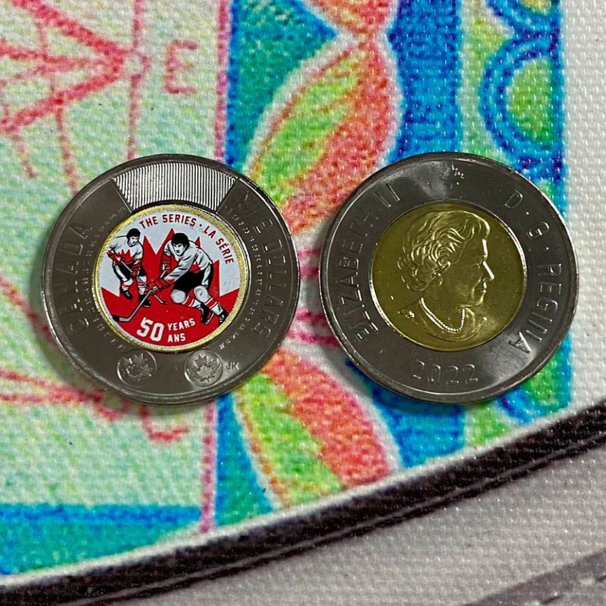 50 лет Суперсерии, хоккей (цветная) - Канада, 2 доллара, 2022 год фото 3