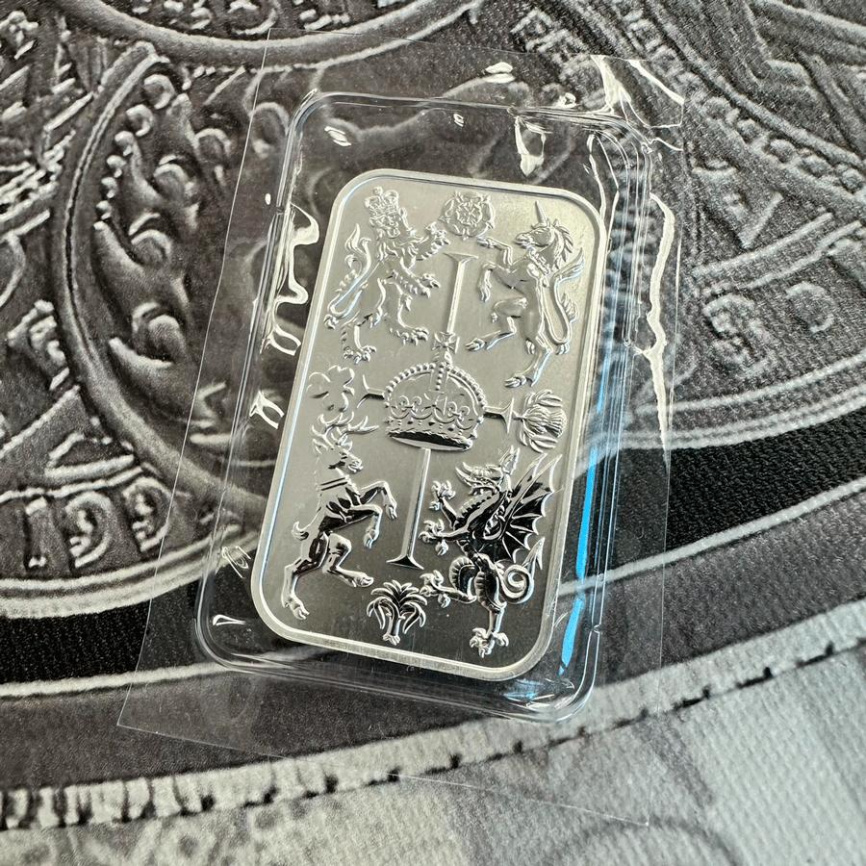Серебряный слиток "Правление Карла III" - Англия, серебро 999.9 фото 3