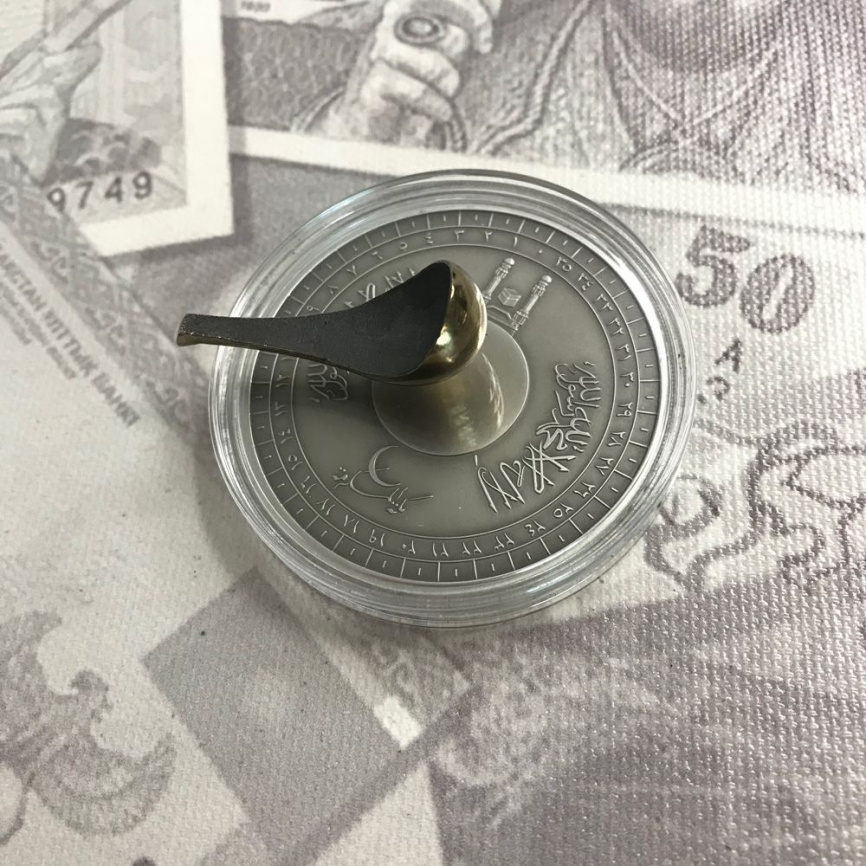 Компас на Мекку - серебряная монета | 1500 франков | 2010 год фото 3