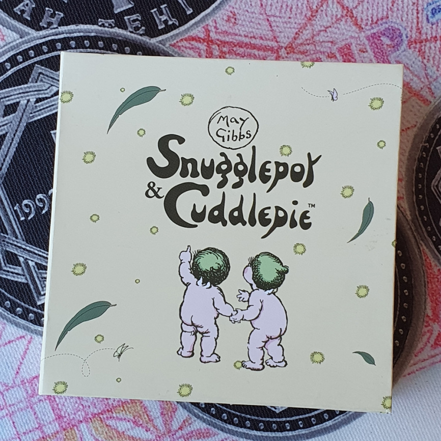 Три малыша Snugglepot and cuddlepie - монета в альбоме для новорожденного фото 7
